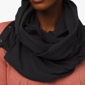 Lululemon Vinyasa Scarf- Black / Black Grey